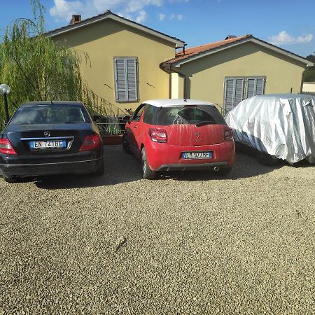 La Dolce Vita studio with free private parking Siena Esterno foto