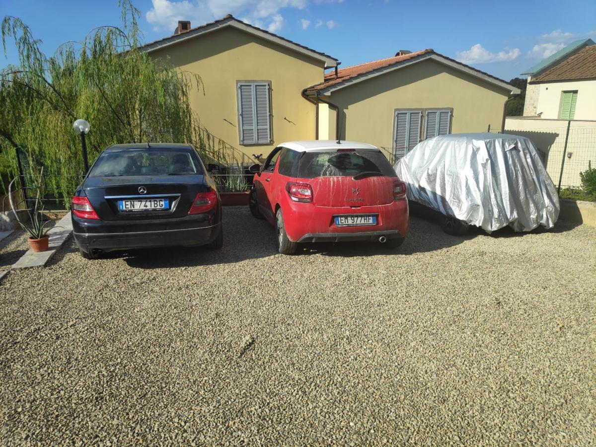 La Dolce Vita studio with free private parking Siena Esterno foto