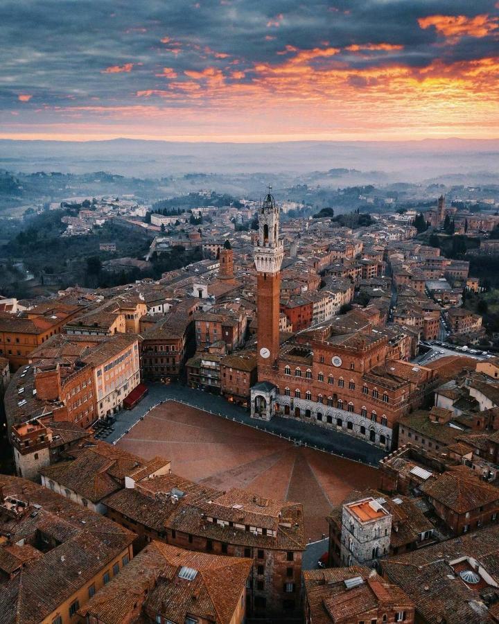 La Dolce Vita studio with free private parking Siena Esterno foto