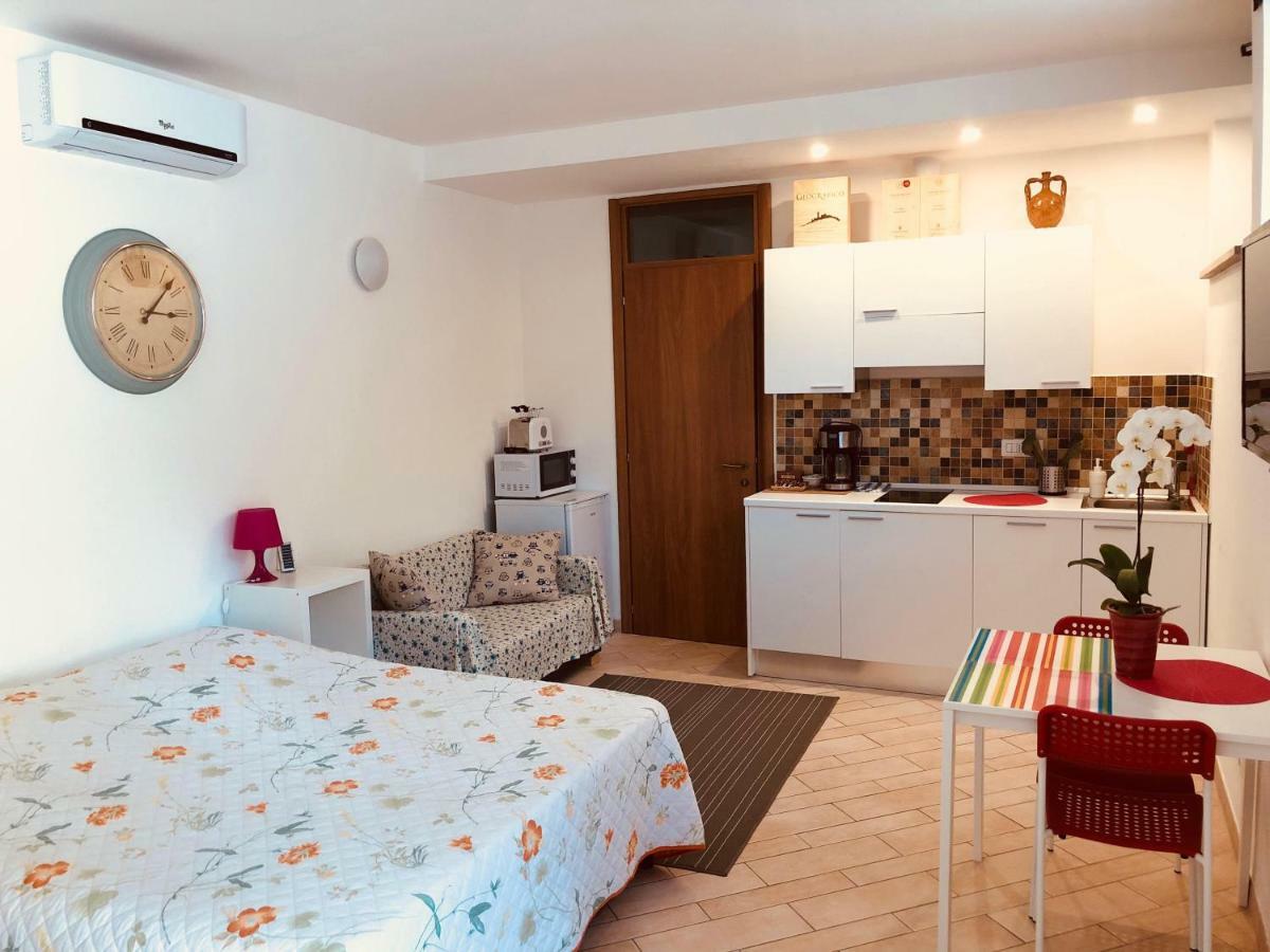 La Dolce Vita studio with free private parking Siena Esterno foto