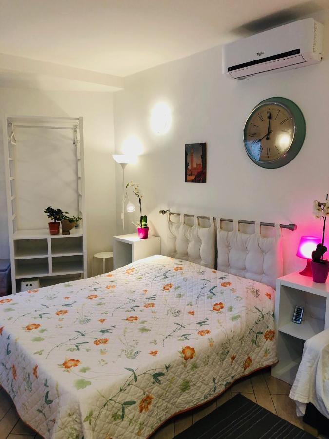 La Dolce Vita studio with free private parking Siena Esterno foto